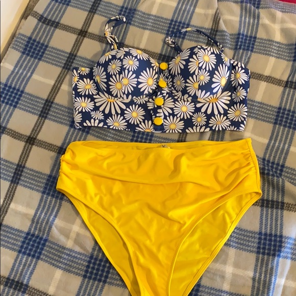 Cupshe Other - Cupshe floral daisy high waisted two piece bikini